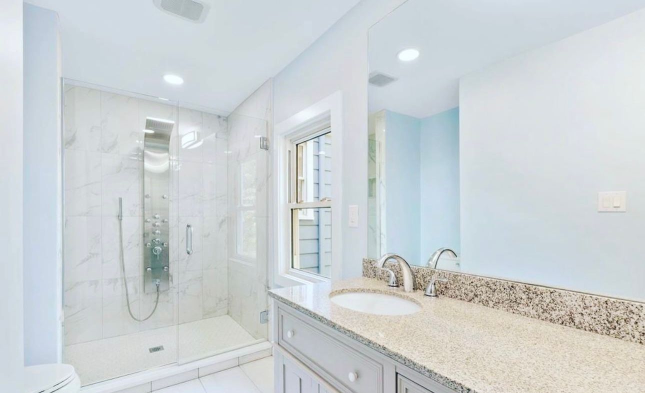 Tiled shower surround